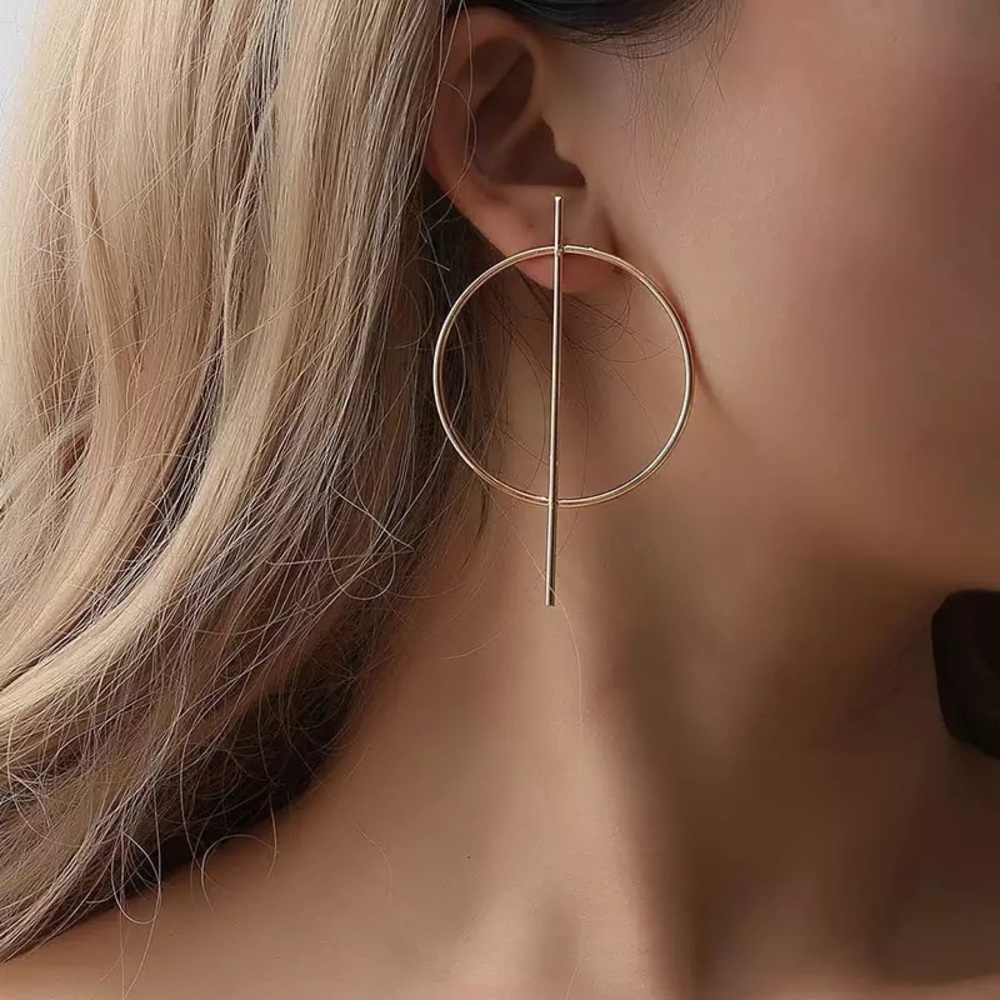 Gold line hoop earrings